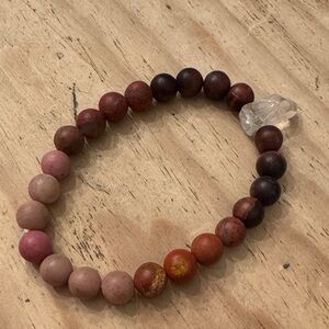 Mookaite jasper beaded stretch bracelet with a clear quartz accent bead (healing